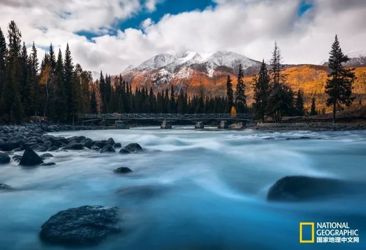 月亮湾|十月去趟喀纳斯，一切秋天黯然失色