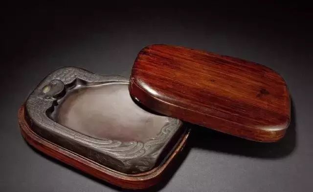 清 吴秉钧铭,李馥藏凤纹端砚清 吴大澂铭,徐熙刻,陆恢自用随形两面