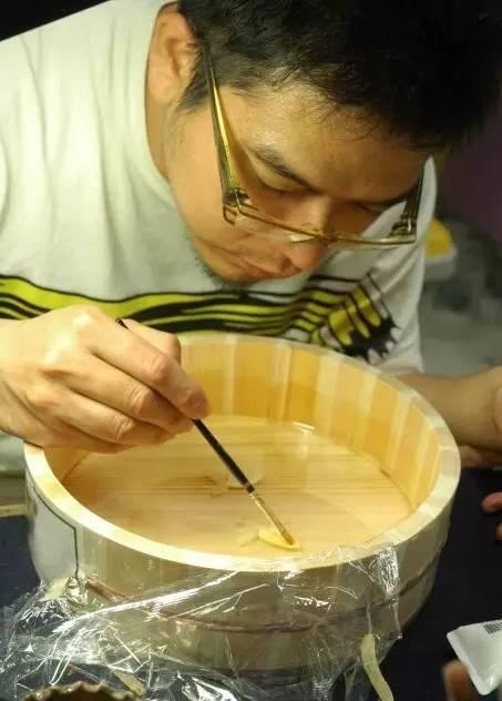 日本人|这个“变态”的日本人，画了12年的金鱼，把金鱼画活了