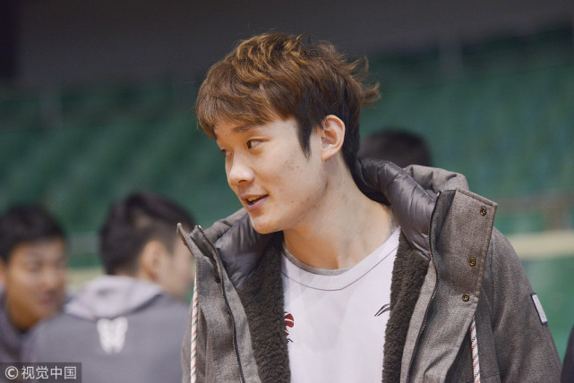 丁彦雨航发型抢眼结语在大胜吉林之后,丁彦雨航的个人微博晒出了队友