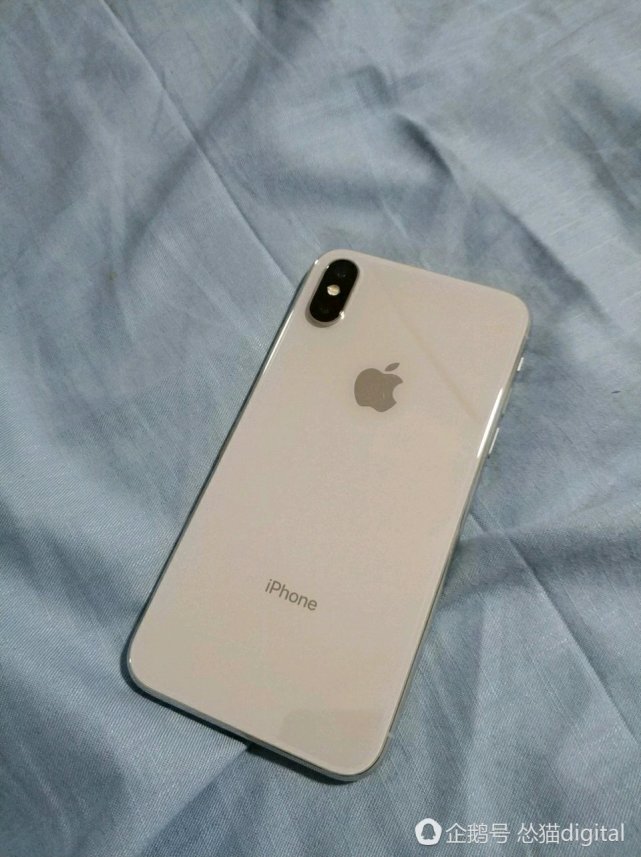 8寸的iphonex只是比iphone8大了一点点,不像现在的全面屏安卓机,虽然