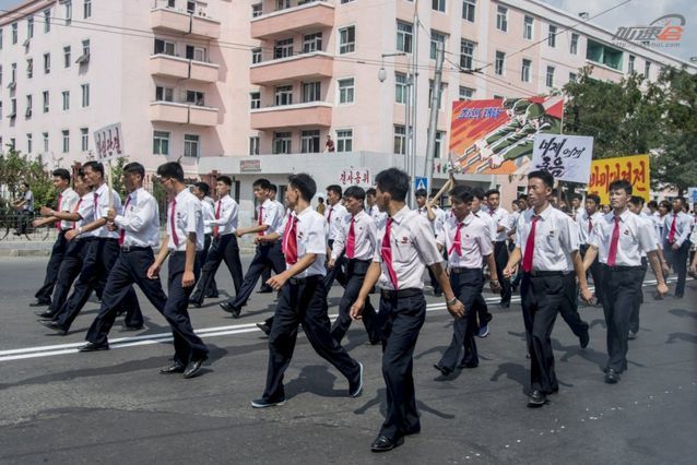 一位摄影师用手机拍摄了朝鲜人民水深火热的生活照片