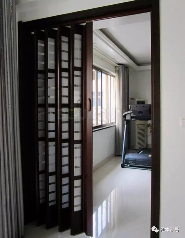 小户型就选折叠门吧,又省空间又美观,这就是标配!