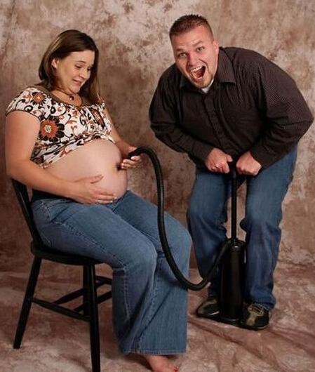 外国创意孕妇照 看准爸如何恶搞孕妈大肚子