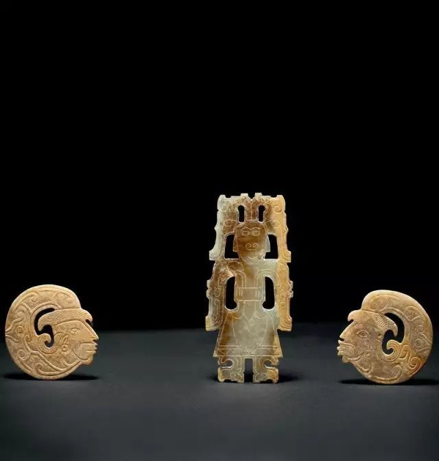 玉人及玉人面佩一组3件d3.5cm;h7.3cm估价:3万至5万元成交价:55.