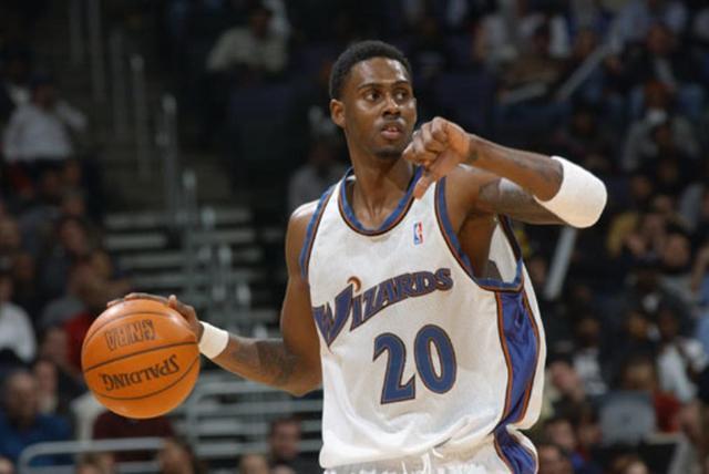 历史上的今天:绿军主场38连胜 40岁邮差砍三双_体育_腾讯网