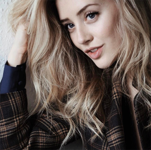 丹麦时尚博主sarahmikaela身材小但穿搭手段够高