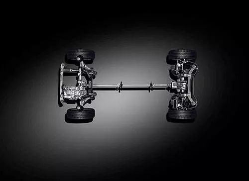 四驱车四个轮子都有动力,在冰雪路面上跑,无论是起步还是加速,比两驱