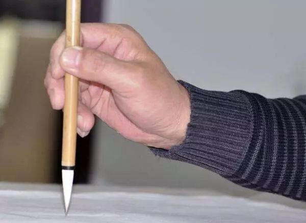 九,写小揩是否也要悬腕?