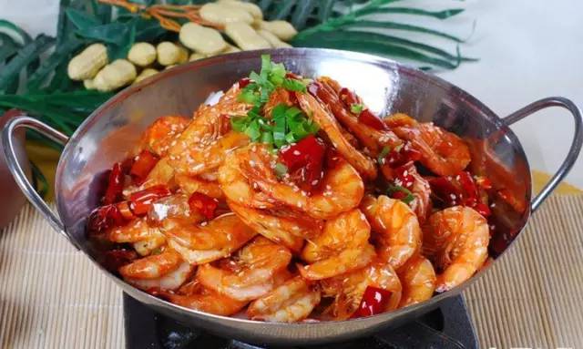 干锅鲜虾,干锅土豆,干锅鹅肠……这些菜看到名字都要留口水!