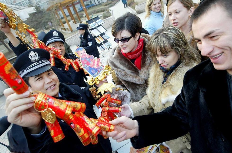 组图:回顾北京烟花爆竹15年来禁限放历程