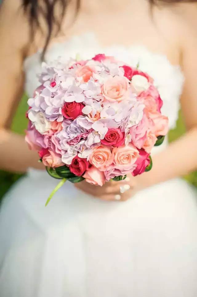 各具特色的手捧花你更喜欢哪一款