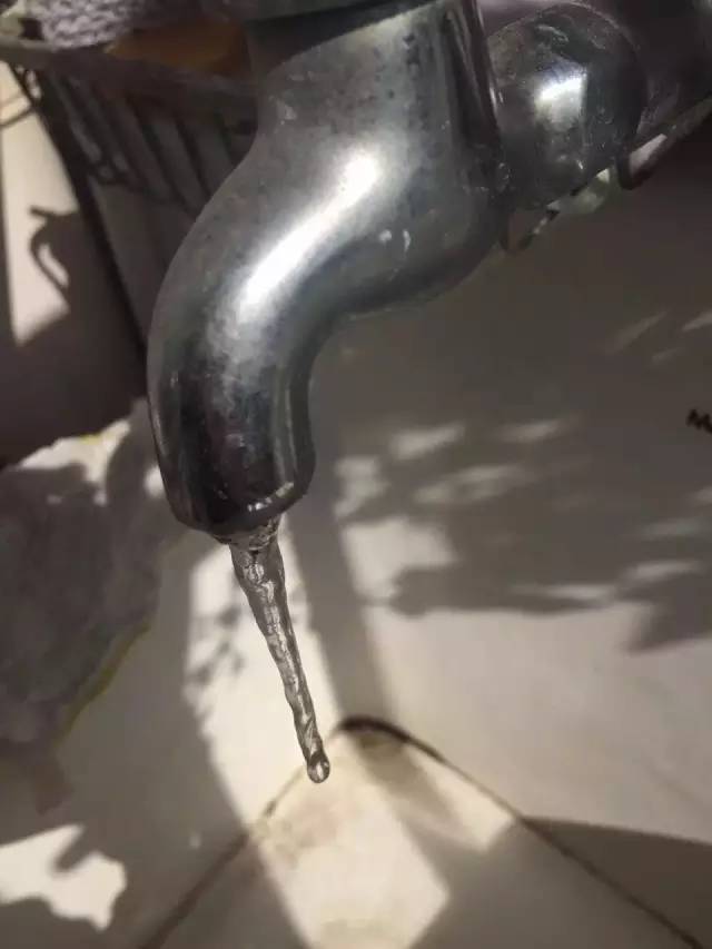 【头条】寒潮来袭!栟茶多个小区部分居民家中断水!咋回事?