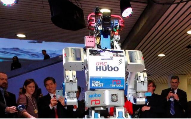 智东西晚报：传苹果供应商开造AR眼镜  广州妇儿配AI医生能看32种病