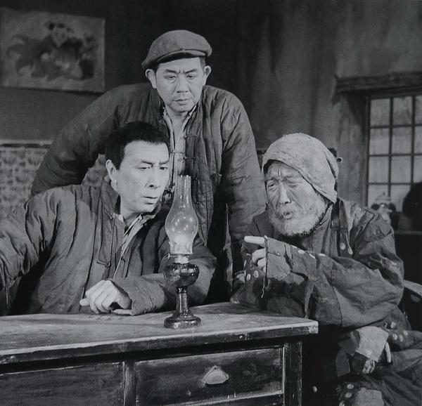 打开腾讯新                    ; 由苏叔阳编剧的新戏《左邻右舍》是