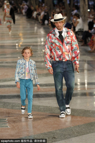 时尚界第一Boy!老佛爷9岁教子Hudson 俨然老
