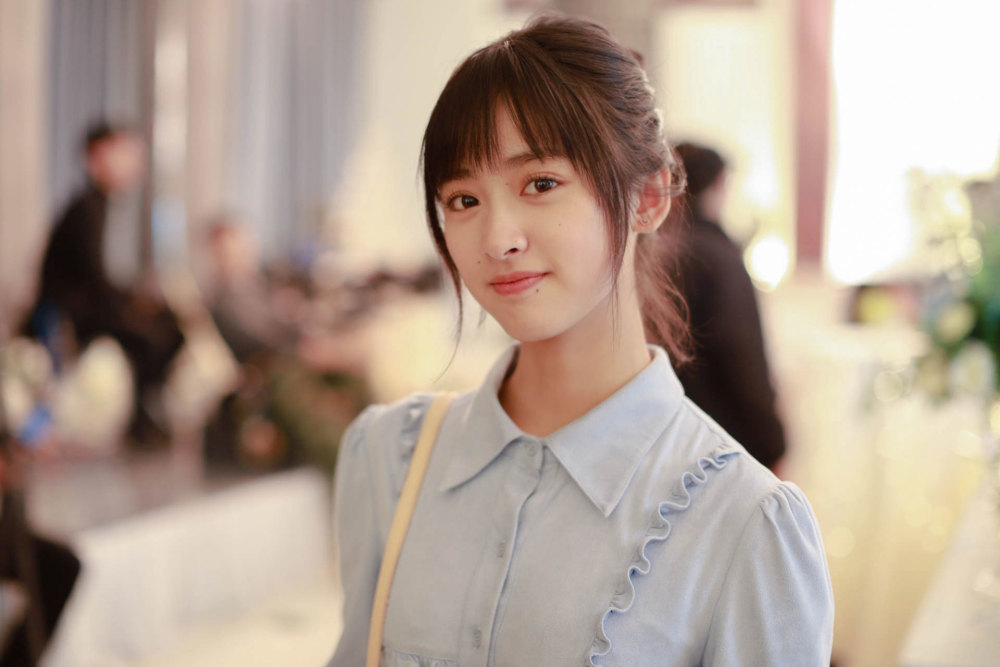 沈月上了春晚,高跟鞋成为亮点,身高是女明星的