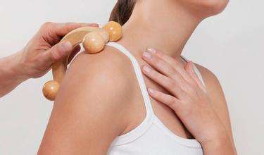 肩膀|年过五十经常肩膀疼，只是因为年龄大了吗？主要有2种原因