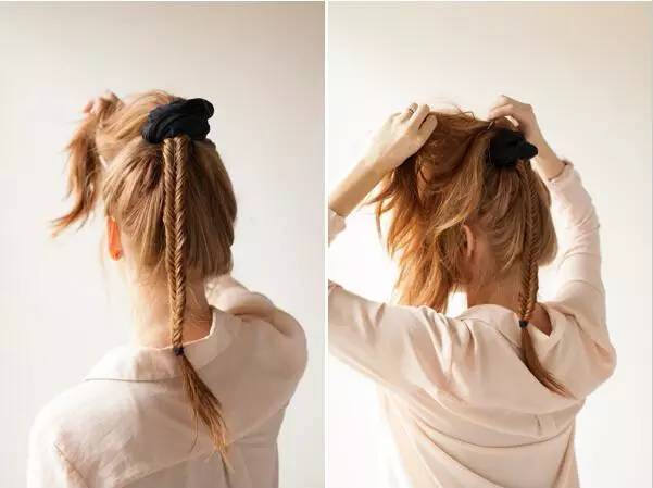 step2:用发带将头发扎成一个高高的马尾辫