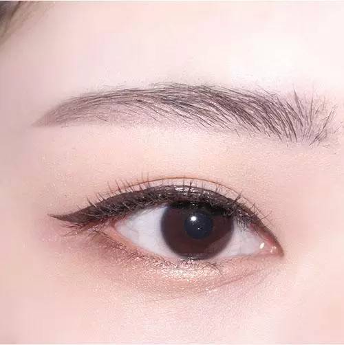 棕色的眼线让你眼妆美到炸!