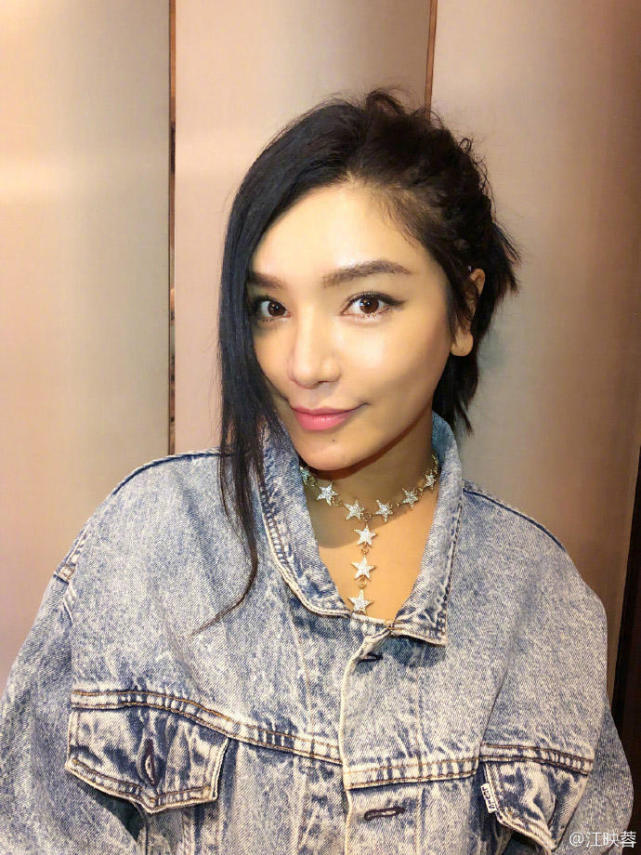 她是快乐女声全国总冠军 如今变脸认不出 下巴尖过锥子