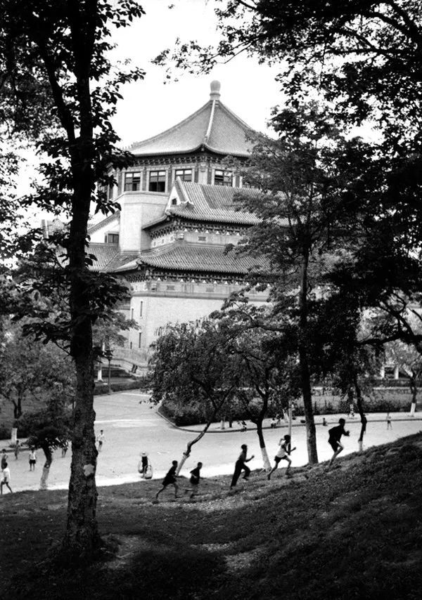 汤姆·哈金斯|一直未公开的绝版旧照，看看1956年的中国究竟什么样