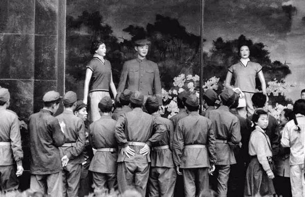 汤姆·哈金斯|一直未公开的绝版旧照，看看1956年的中国究竟什么样