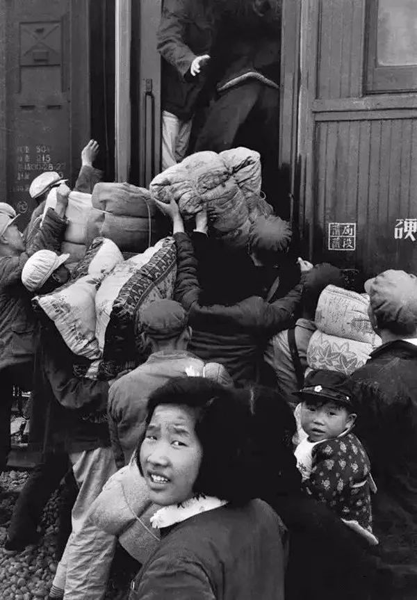 汤姆·哈金斯|一直未公开的绝版旧照，看看1956年的中国究竟什么样