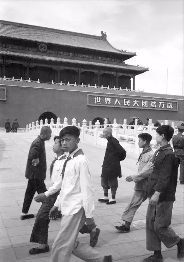 汤姆·哈金斯|一直未公开的绝版旧照，看看1956年的中国究竟什么样