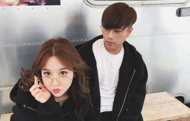 五五开在被封杀之后,一直都没有什么消息,他本人与女友赵梦玥(uu)也