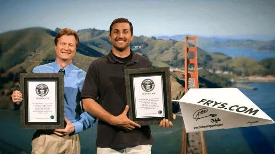 25部折出世界吉尼斯纪录飞行距离最远的纸飞机