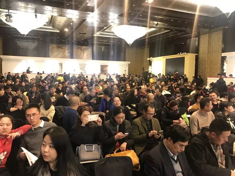 齐白石|中国最贵艺术品！4.5亿起拍！8.1亿落槌！齐白石《山水十二条屏》！