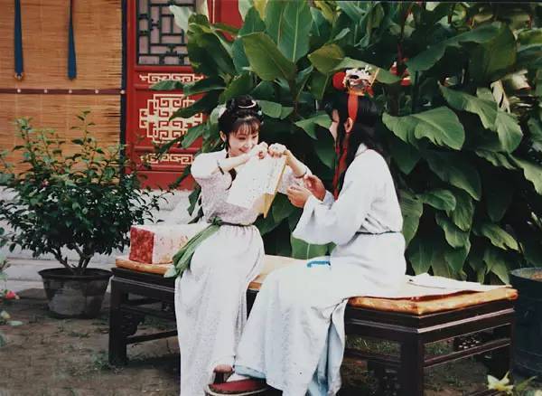 晴雯|晴雯的教训：千万别当一线美女