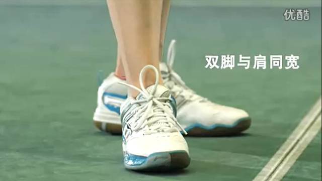 单打发球如何发出像职业女单那样又高又远的呢 全网搜