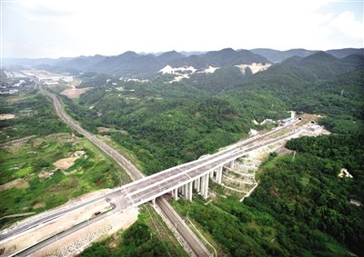 1公里,雙向6車道,今後經華巖隧道到白市驛更加方便快捷 慢新聞—重慶