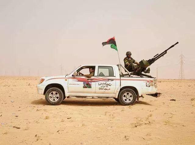 利比亚的装甲旅,惨遭丰田皮卡全歼,这场战斗后来被人家称之为 "丰