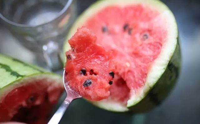 热量|吃水果减肥反而胖？这些水果热量比肉高多了！你踩雷了吗？