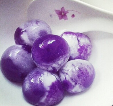 紫薯水晶汤圆 惊艳了餐桌 让人舍不得下嘴