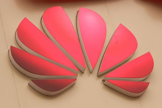 荣耀系列是阉割过的华为?荣耀旗舰机有华为旗