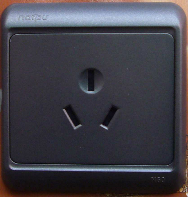 原来16a和10a的插座区别这么大 千万不要装错