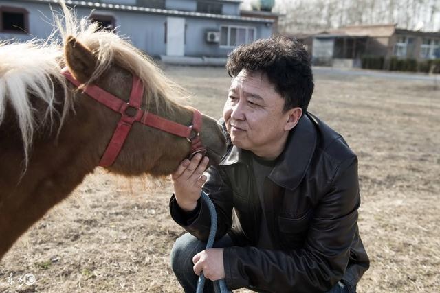 于谦父亲于庄敬:常有人主动跟我合影,还说我是德云社的台柱子