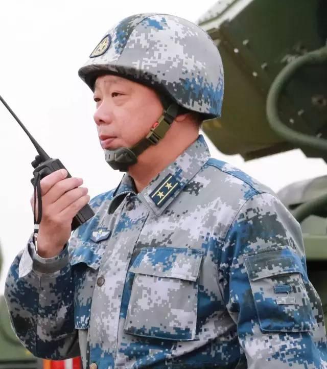 為這事,營長竟當眾撕下自己中校軍銜