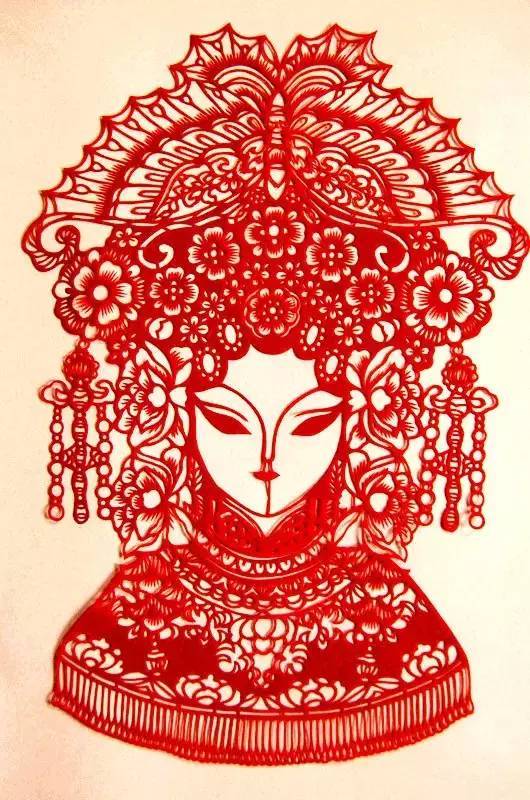 剪纸,就是用剪刀将纸剪成各种各样的图案,如窗花,门笺,墙花,顶棚花,灯