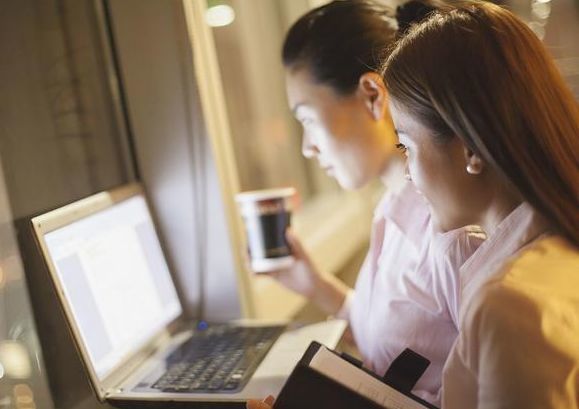 王亚伟爱股再度秒杀同行 节前加班找2018牛