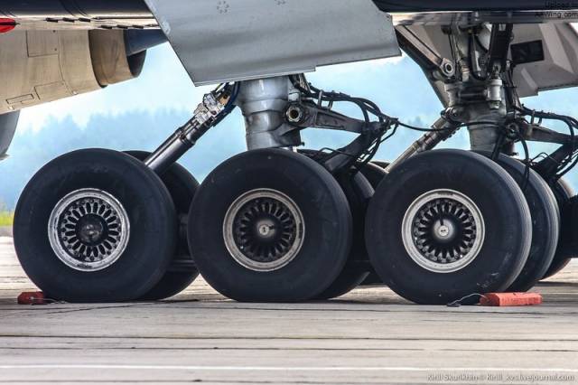 起落架|形形色色的飞机起落架，一个能承受上百吨起降冲击力量的结构