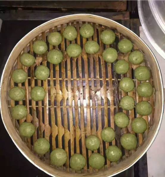 资源县有一种美食,叫水牛花粑粑,满满都是家乡的味道