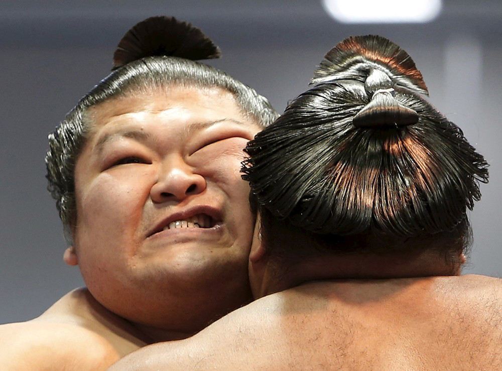 日本相扑选手:每天除了吃饭就是睡觉,年薪百万老婆还都很漂亮!
