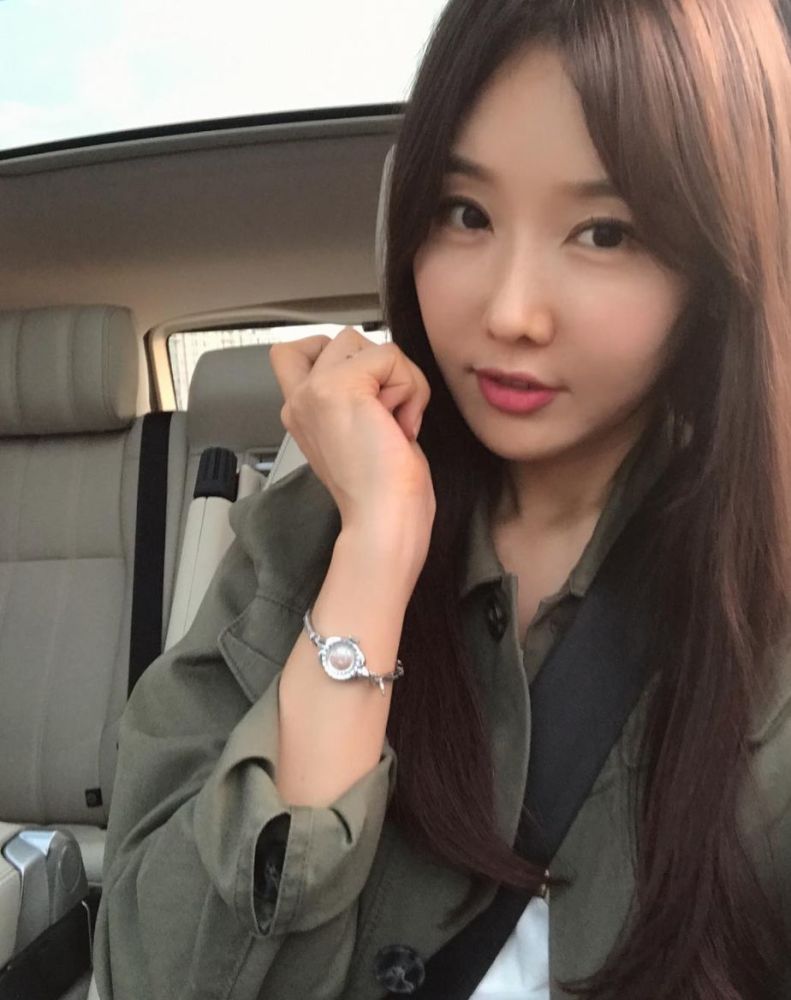 沉迷自拍遭女儿投诉，这位身材火辣的最美牙医竟然已经50岁了！！ - 40