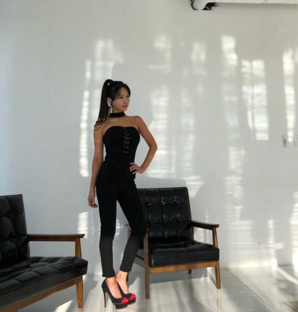 沉迷自拍遭女儿投诉，这位身材火辣的最美牙医竟然已经50岁了！！ - 46