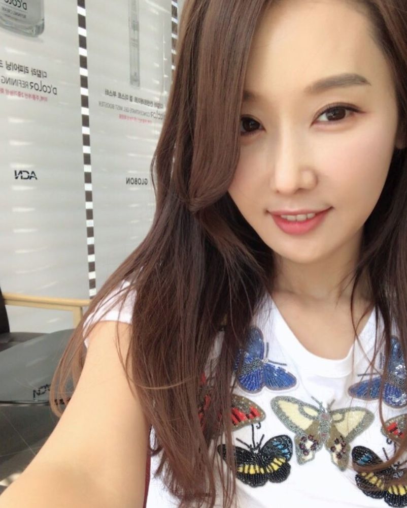 沉迷自拍遭女儿投诉，这位身材火辣的最美牙医竟然已经50岁了！！ - 48